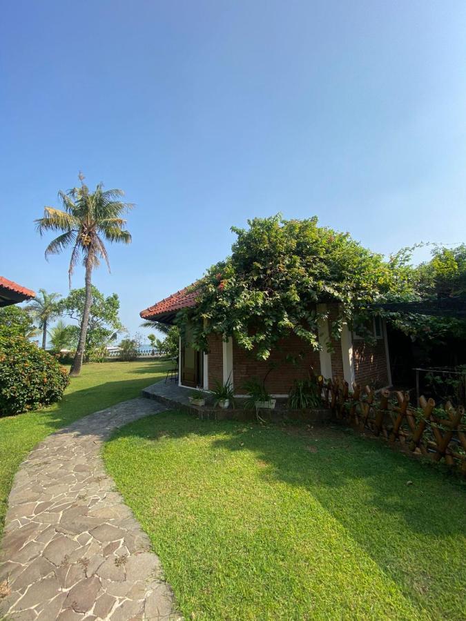 Jepara Marina Beach Bungalows 외부 사진