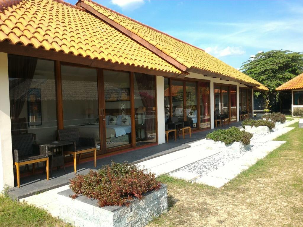 Jepara Marina Beach Bungalows 외부 사진