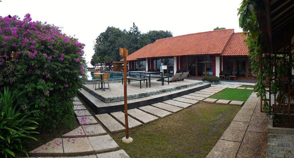 Jepara Marina Beach Bungalows 외부 사진